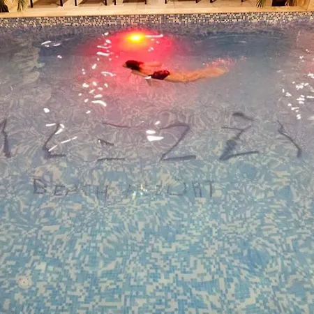 Family - Heated Pool & Apartment