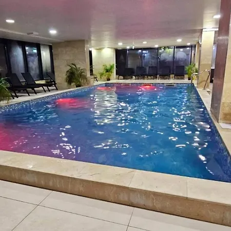 Family - Heated Pool & Apartment