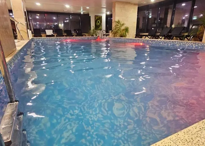 Family - Heated Pool & Daire Navodari